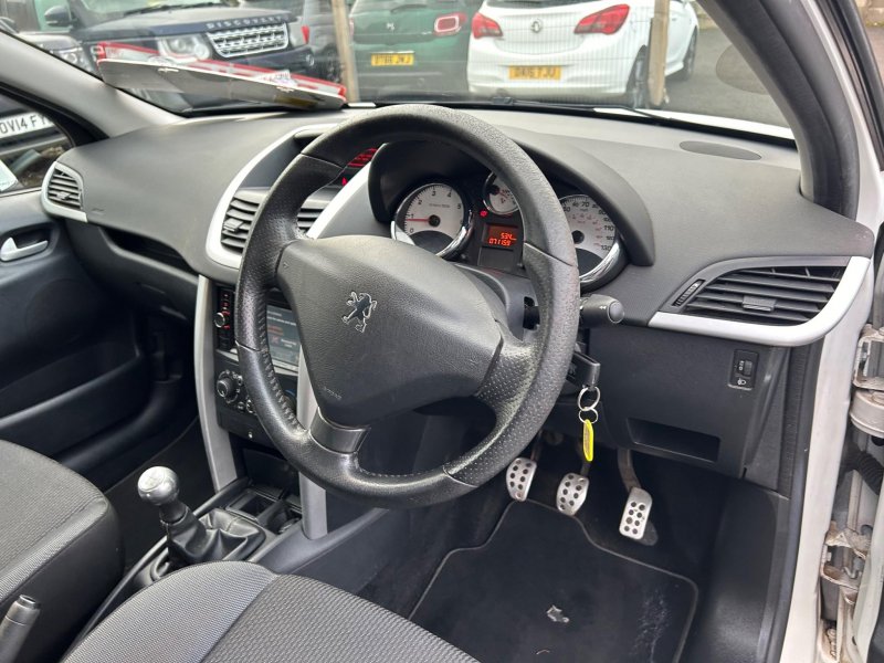 PEUGEOT 207