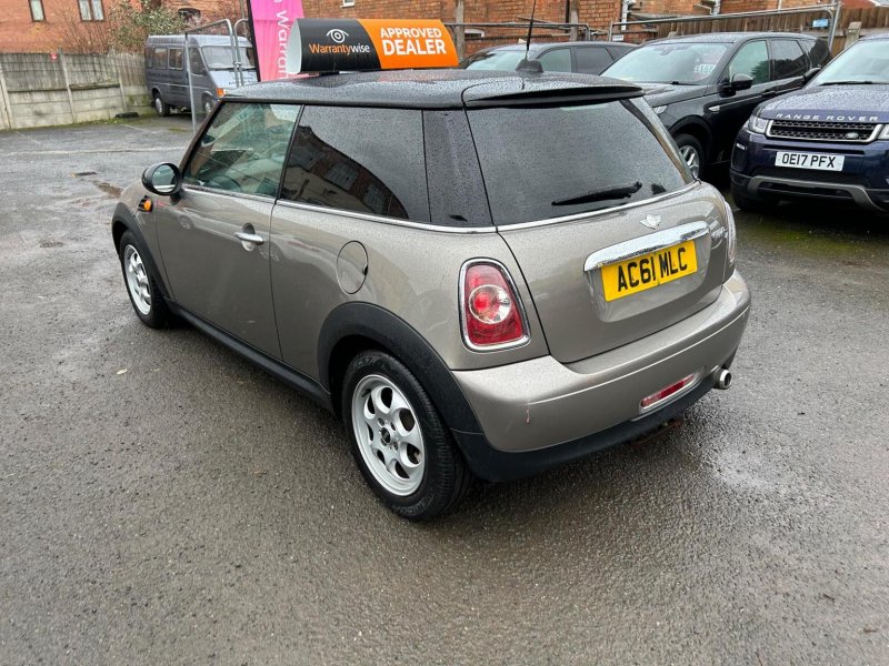 MINI HATCH