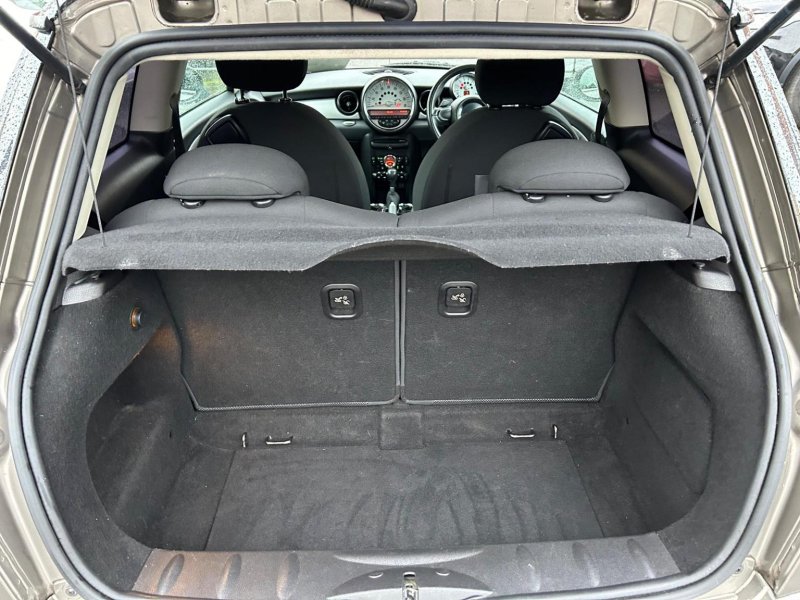 MINI HATCH