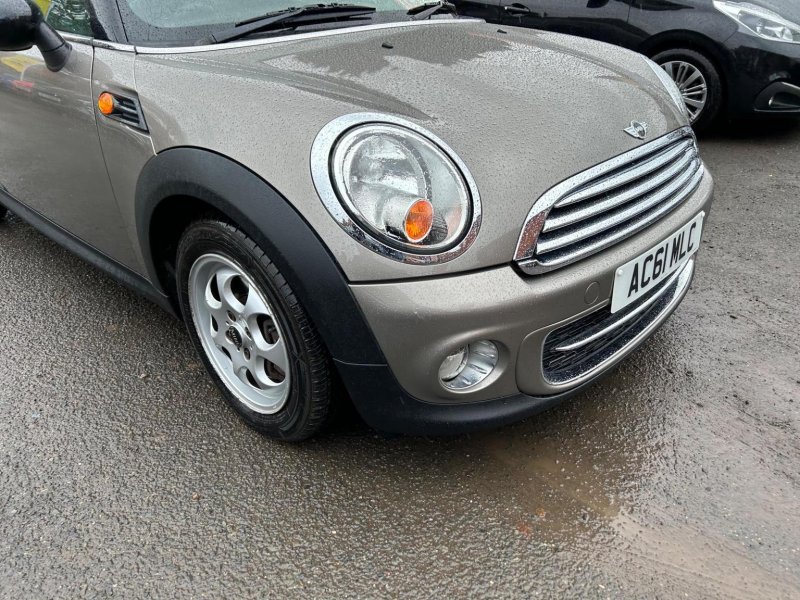 MINI HATCH
