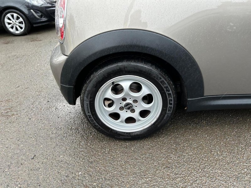 MINI HATCH