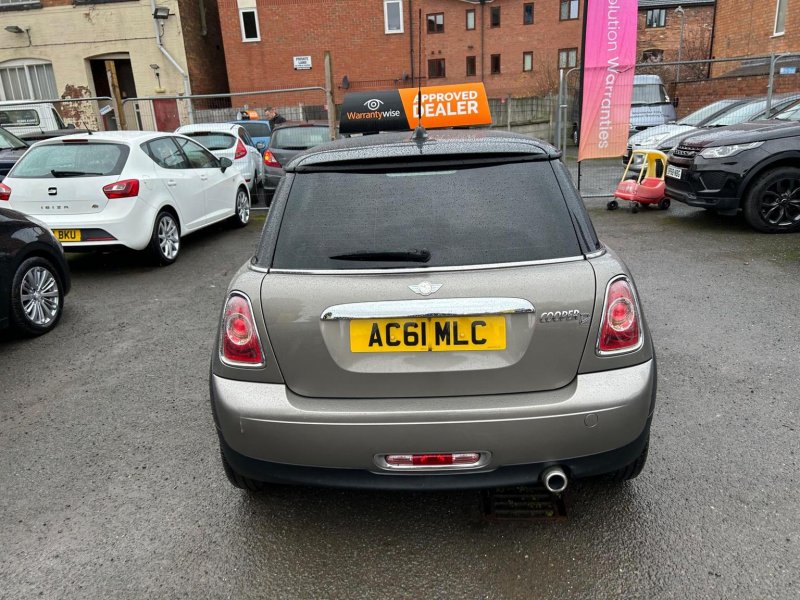 MINI HATCH