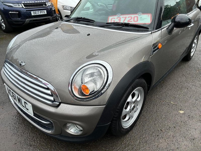 MINI HATCH