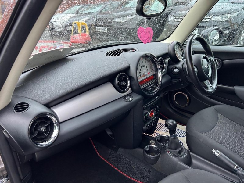 MINI HATCH
