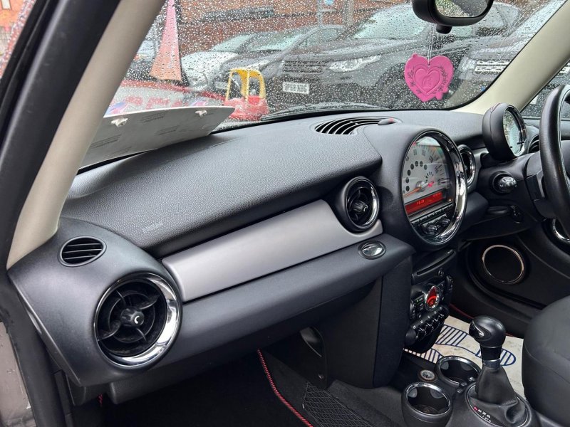 MINI HATCH