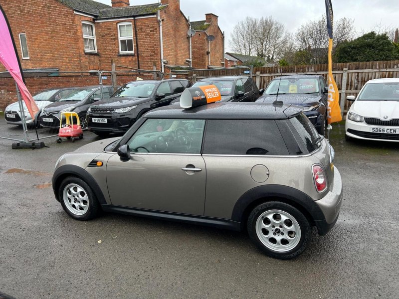 MINI HATCH