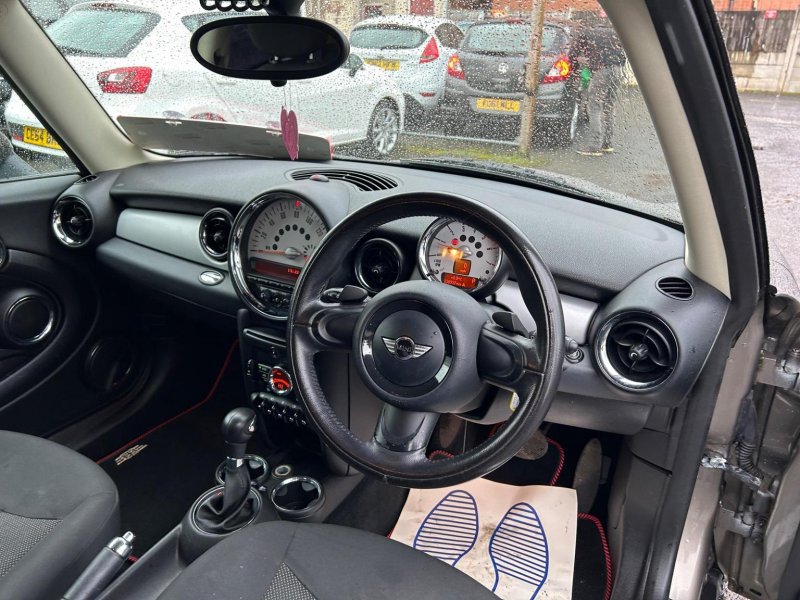 MINI HATCH