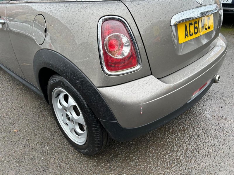 MINI HATCH