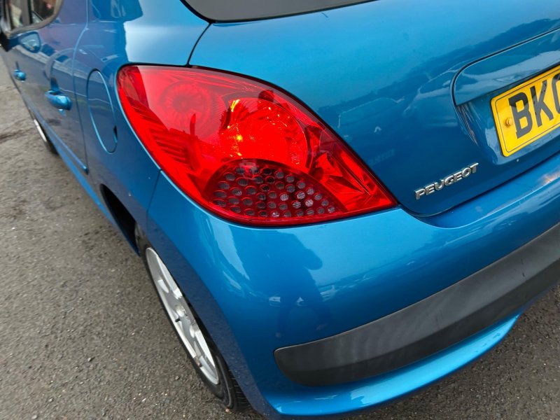 PEUGEOT 207