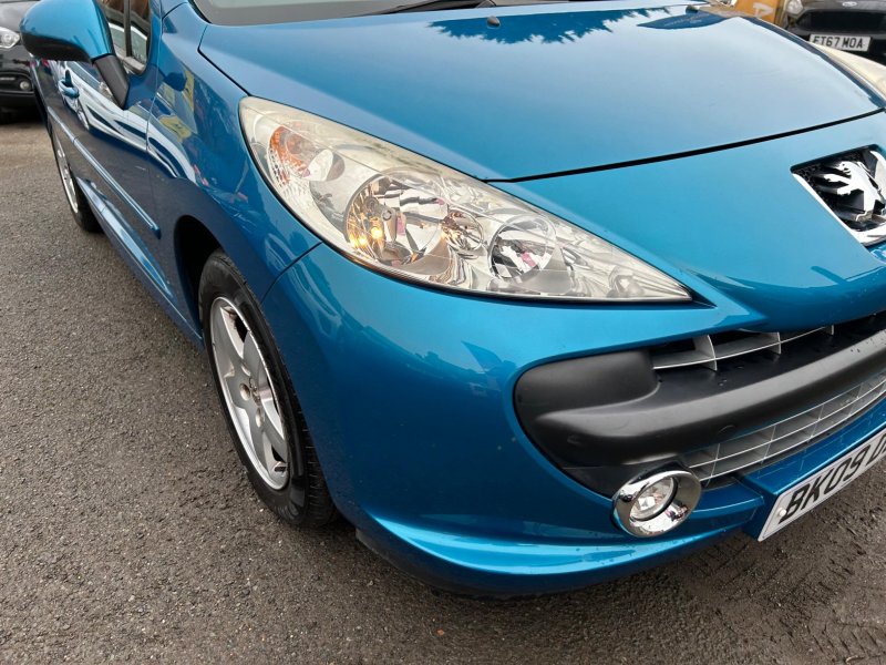 PEUGEOT 207