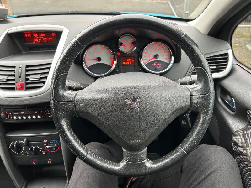 PEUGEOT 207