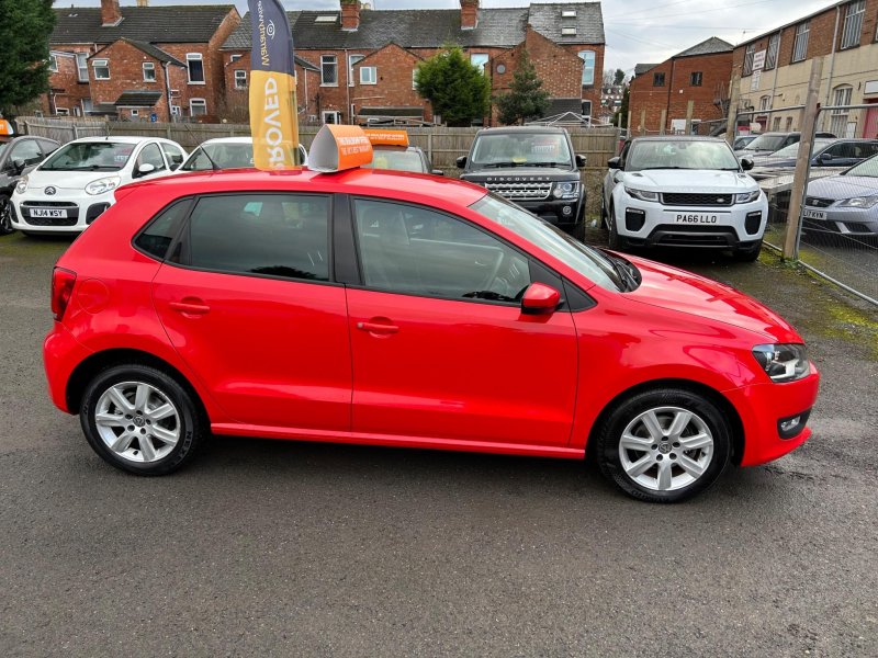 VOLKSWAGEN POLO