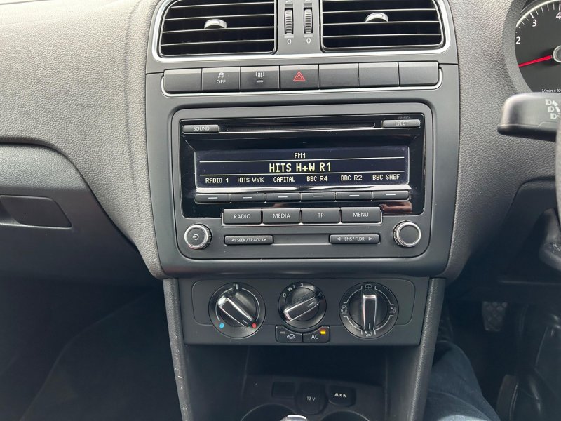 VOLKSWAGEN POLO