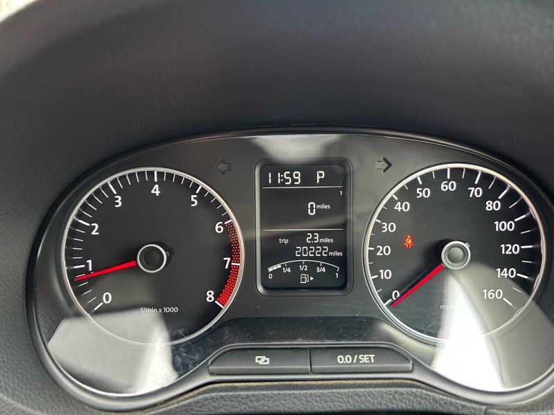 VOLKSWAGEN POLO