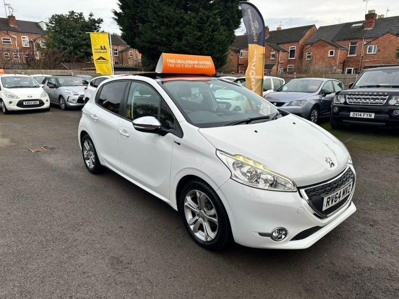 PEUGEOT 208