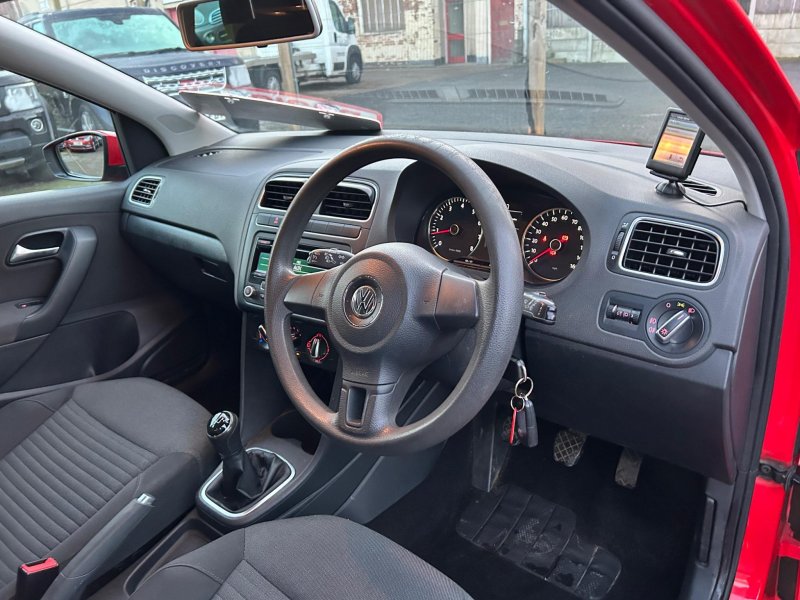 VOLKSWAGEN POLO