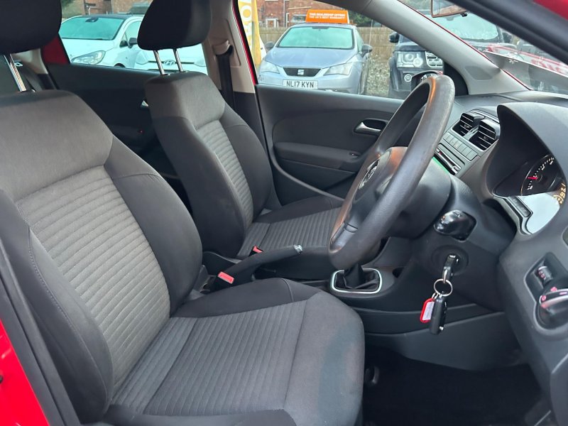VOLKSWAGEN POLO