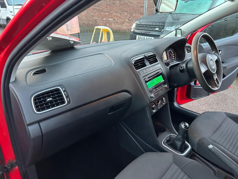 VOLKSWAGEN POLO
