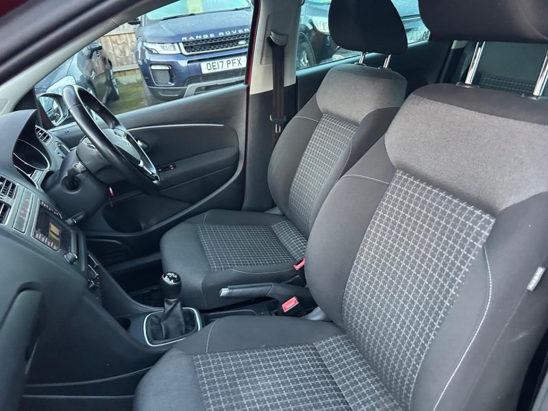 VOLKSWAGEN POLO