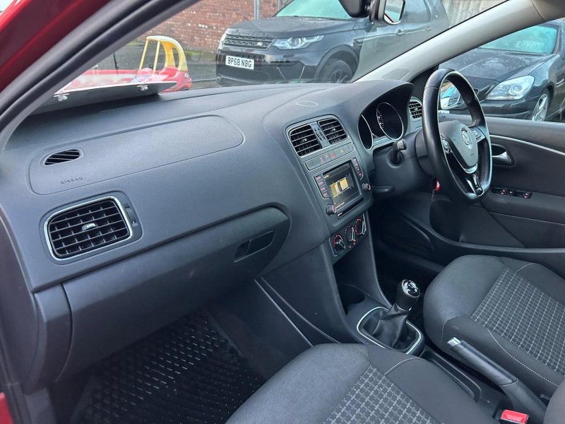 VOLKSWAGEN POLO