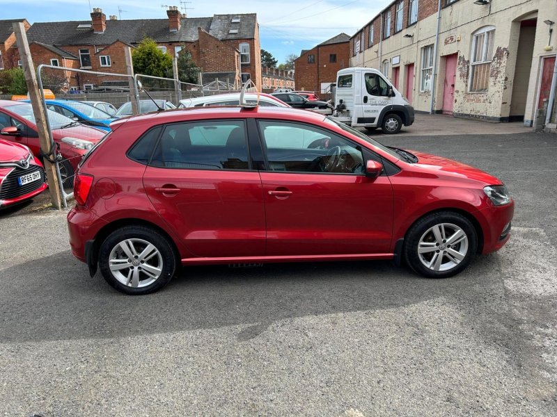 VOLKSWAGEN POLO