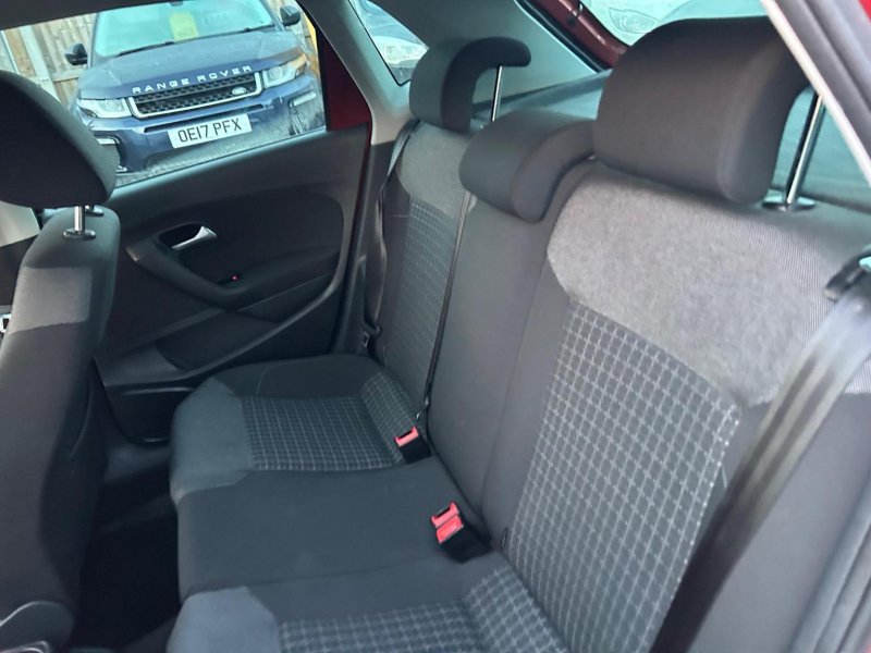 VOLKSWAGEN POLO