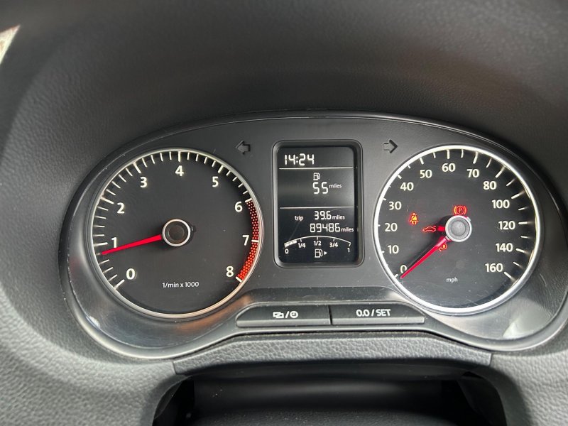 VOLKSWAGEN POLO
