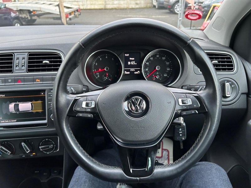 VOLKSWAGEN POLO
