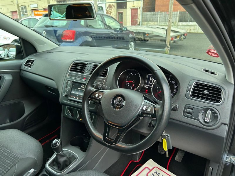 VOLKSWAGEN POLO