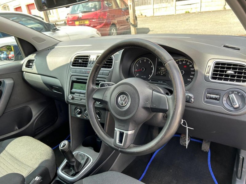 VOLKSWAGEN POLO