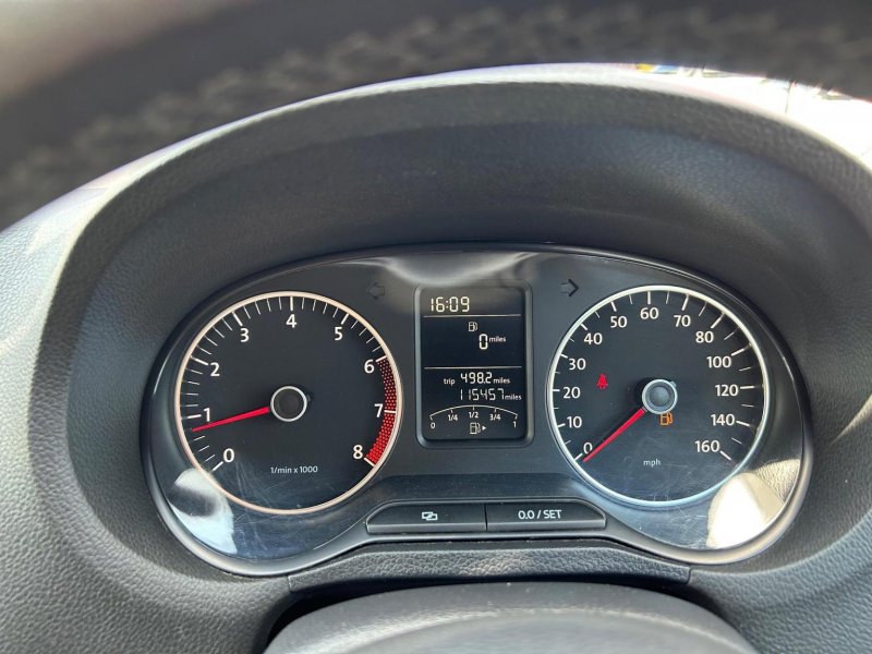 VOLKSWAGEN POLO