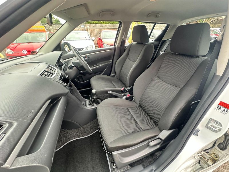 SUZUKI SWIFT